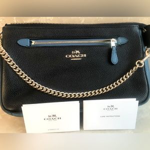 COACH
Coach Leather NEW shoulder/ Handbag Authentic.